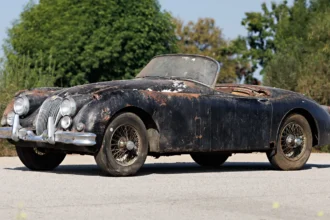 The rusty 1959 Jaguar XK150 S 3.4-litre Roadster which is being sold at an auction.
