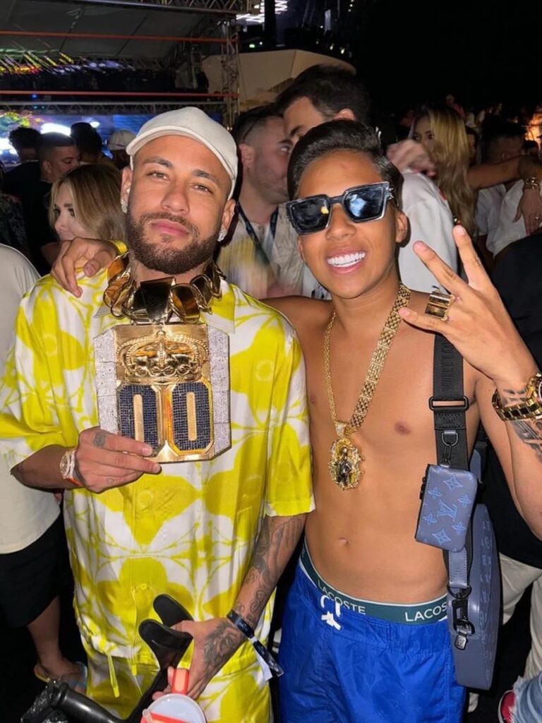 The influencer Buzeira and Neymar wearing the gold chain he gave Neymar which is worth £324,000.