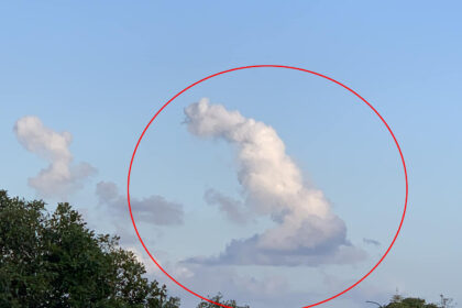 The odd looking cloud spotted over a beach in Wynnum, near Brisbane that resembles the outline of the UK.