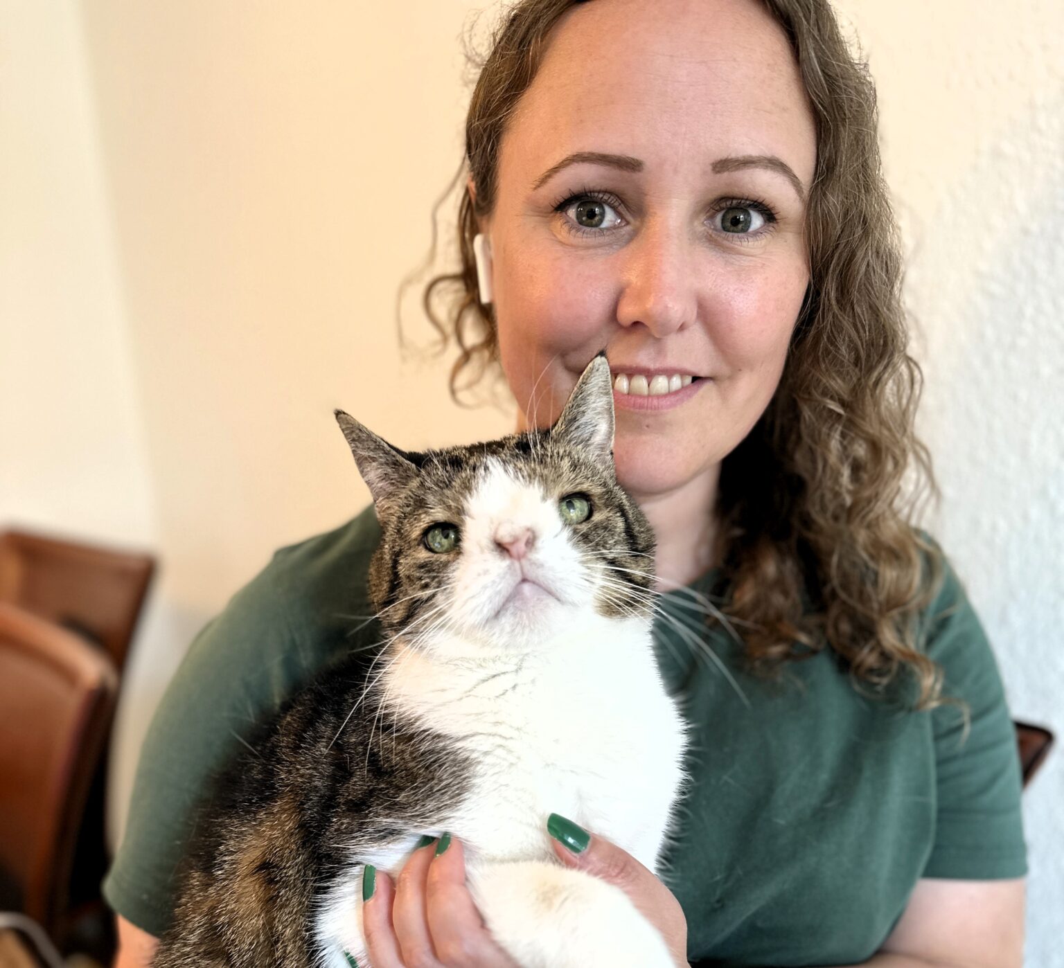 Fenjah Mogensen and Monty the deaf cat Suffering from a chromosome abnormality.