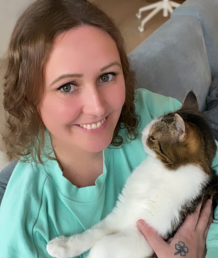 Fenjah Mogensen and Monty the deaf cat Suffering from a chromosome abnormality.