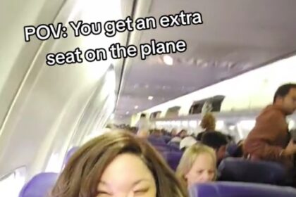 A video grab of Saibra taking over an extra seat on the plane as a plus-size traveller.