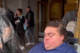 Jason Vaughn the plus size traveler is fat testing rollercoaster in Universal Studios, Florida, goes viral online.