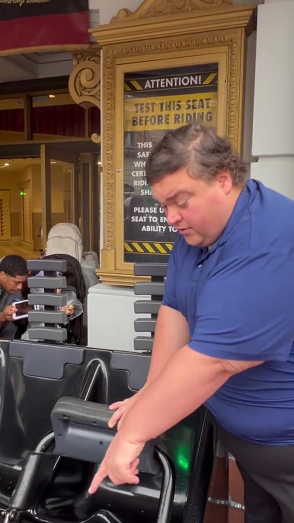Jason Vaughn the plus size traveler is fat testing rollercoaster in Universal Studios, Florida, goes viral online.