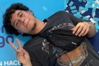 Lazy 20 year old Benjamín wins the “24 hours of doing nothing” contest, who is from nearby Maipú.