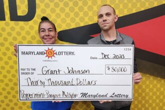 Grant Johnson and his flat mate Andrea after winning $30,000 on a $3 scrathcard.