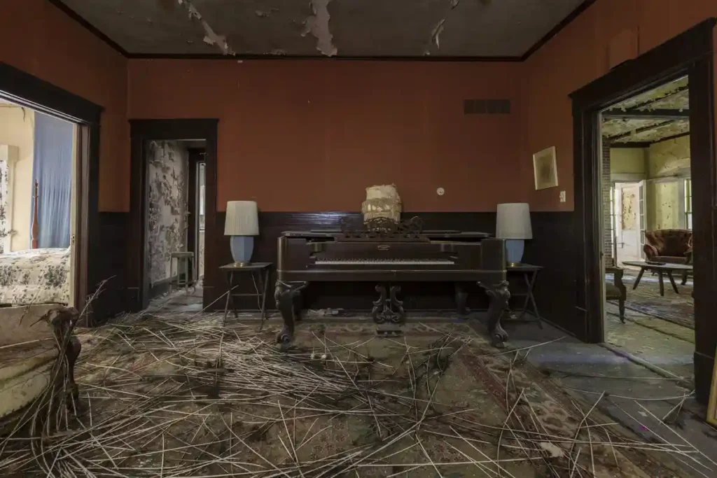 Inside the abandoned property discovered by Urban explorer with Vintage Piano Worth $65,000 (USD).