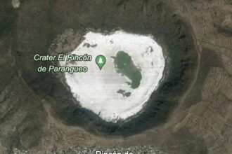 The mysterious volcanic crater where aliens are said to land, which is located in Rincón de Parangueo near Valle de Santiago, Mexico.