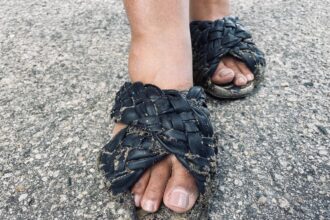 earn money by selling feet pictures online as a side hustle.