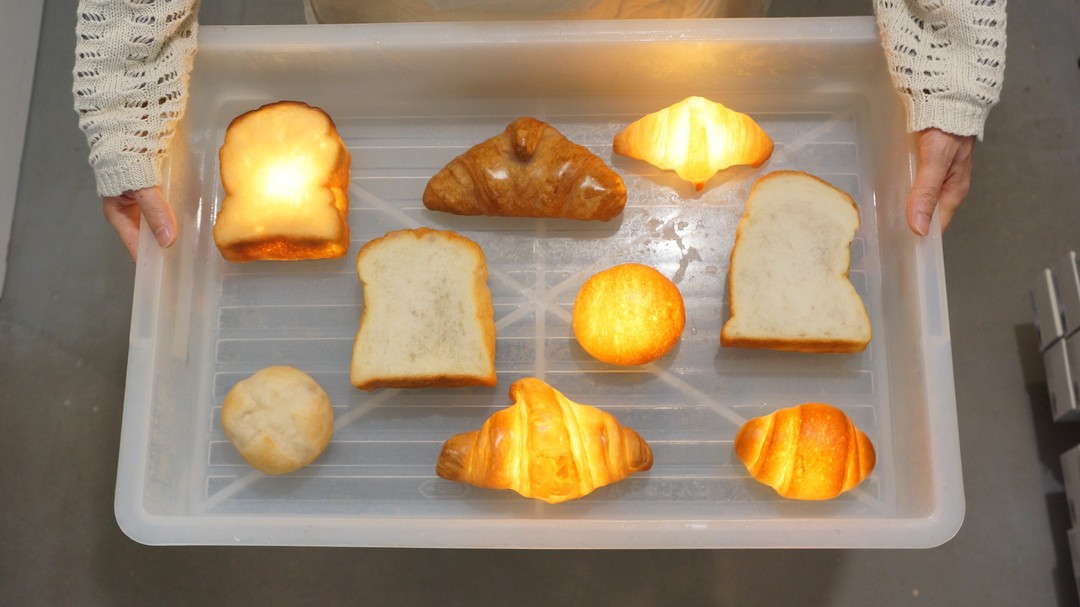 the artist Yukiko Morita's from japan creates bread lamps goes viral on social media.