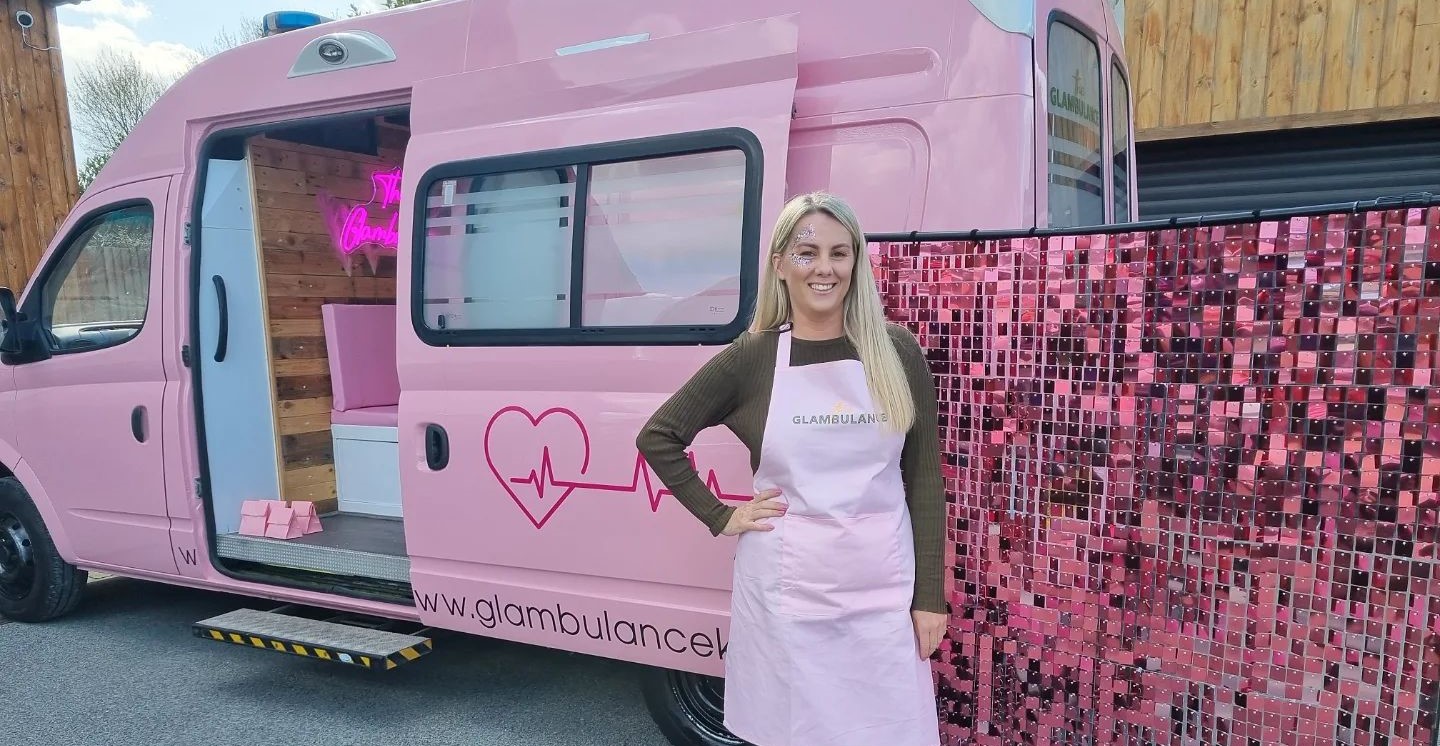 the british woman who went viral after Transforming an old ambulance into a mobile beauty salon.