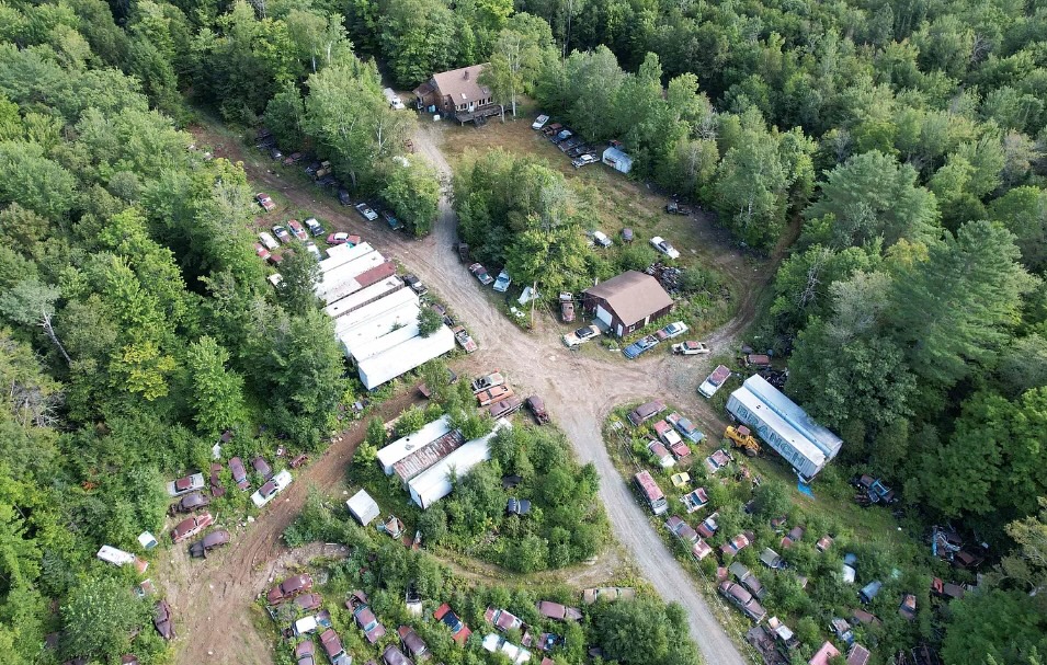 the rundown property, priced available for sale in Canaan, New Hampshire, US, includes over 300 classic cars, perfect for car enthusiasts looking for a project.