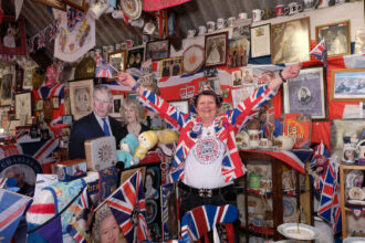 Anita Atkinson World's largest collector of regal memorabilia, deems King Charles' cancer diagnosis as the biggest royal crisis.