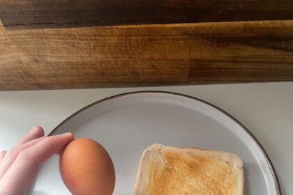 London restaurant sells scrambled eggs on toast at High cost amids cost of living crisis, leaves social media users furious.