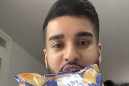 A man receives a surprising delivery when his order from Vinted arrives wrapped in a crisp packet goes viral online.