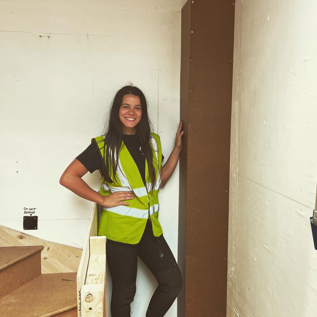 the Miss England semi-finalist, Saoire Palmer, challenges gender stereotypes as a carpenter by day, facing sexist attitudes while pursuing her passion.