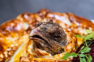 A posh restaurant introduces a controversial menu item: chicken leg schnitzel with the entire foot attached, leaving diners divided over its appeal.