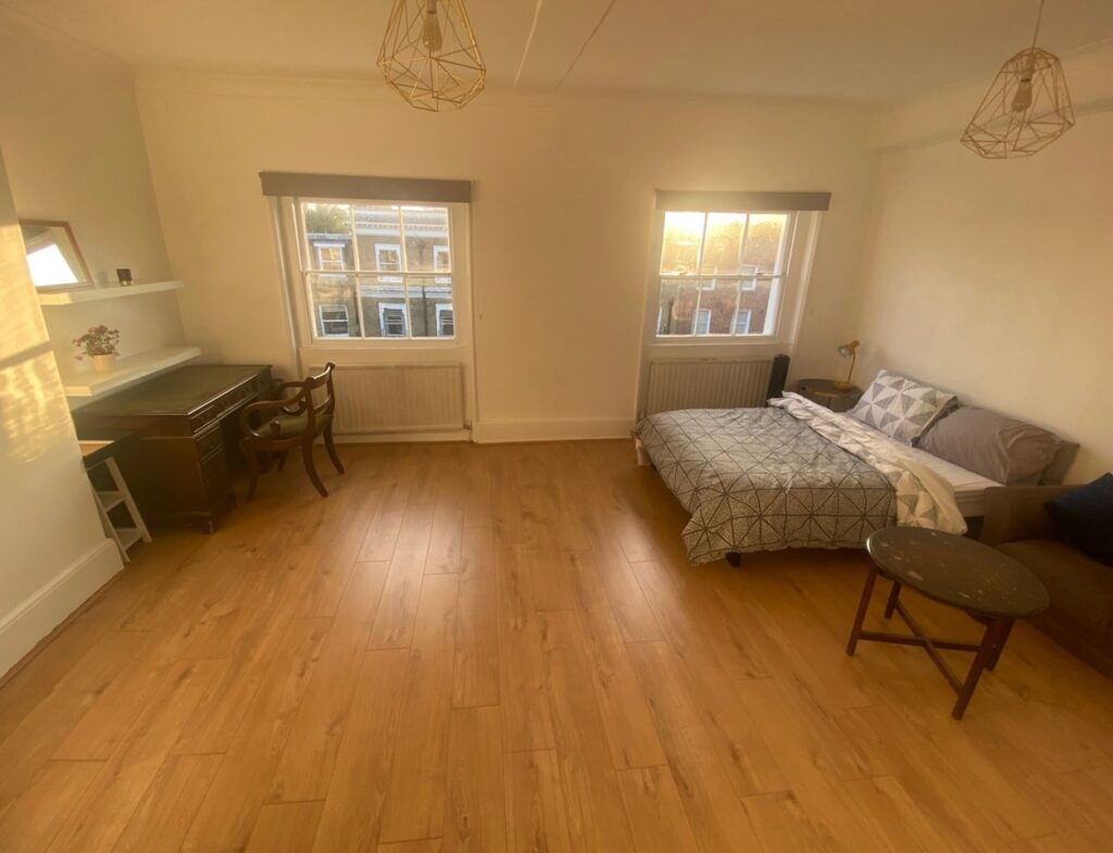 Renting a shared apartment for £3,000 in Westminster? Welcome to the UK's property market chaos. Limited space, dated amenities, and hefty deposits now available for renting.