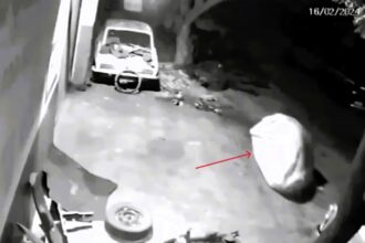 A thief disguised as a ghost stole a water pump from a car salvage yard, caught on CCTV in Colinas do Tocantins, Brazil. The bold act amused locals and baffled the business owner.