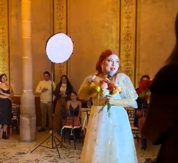 woman's untraditional wedding speech where the Bride REFUSES to throw bouquet goes viral on social media.