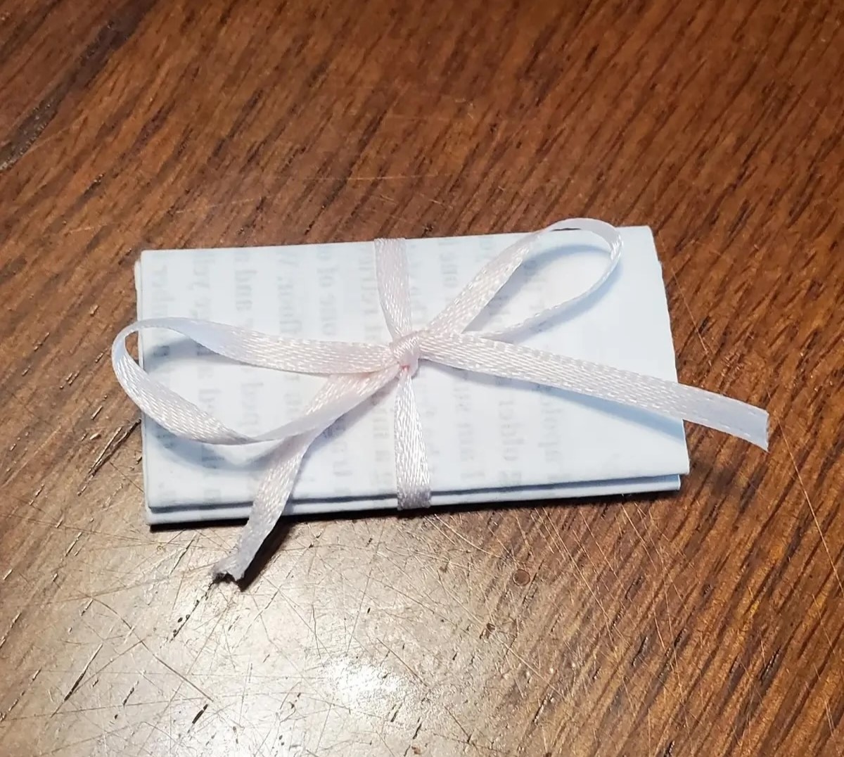 A dad in the US tried to encourage his daughter to tidy her room by posing as the Tooth Fairy in a hilarious letter. Despite the creative attempt, the messy room persisted, prompting laughter and praise online for the dad's clever parenting.