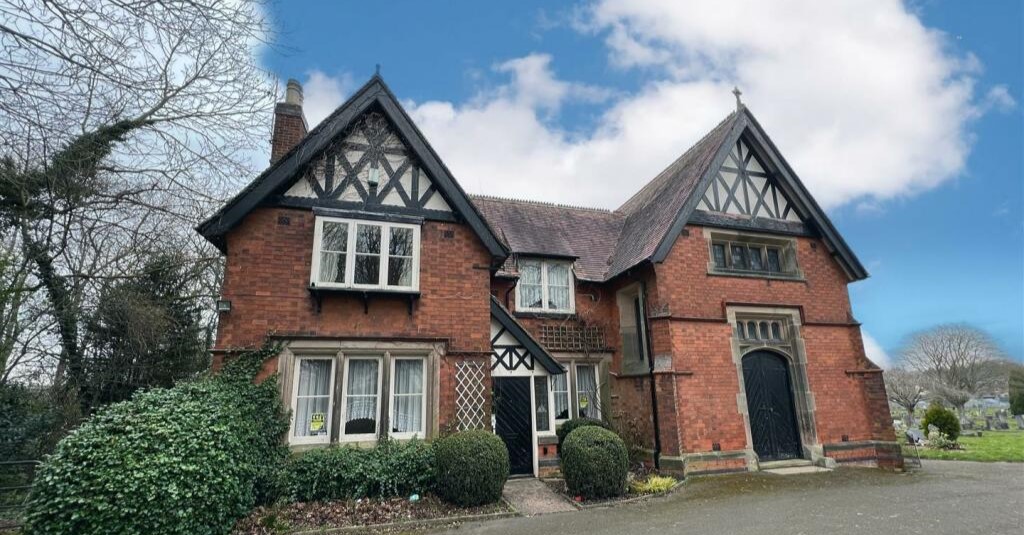 A historic abandoned home in Derby, dating back to 1900, offers unique charm with a hidden chapel. However, potential buyers should be wary of spooky neighbors—the property backs onto a former cemetery. Listed for £300,000, it requires renovation and adheres to strict leasehold rules.