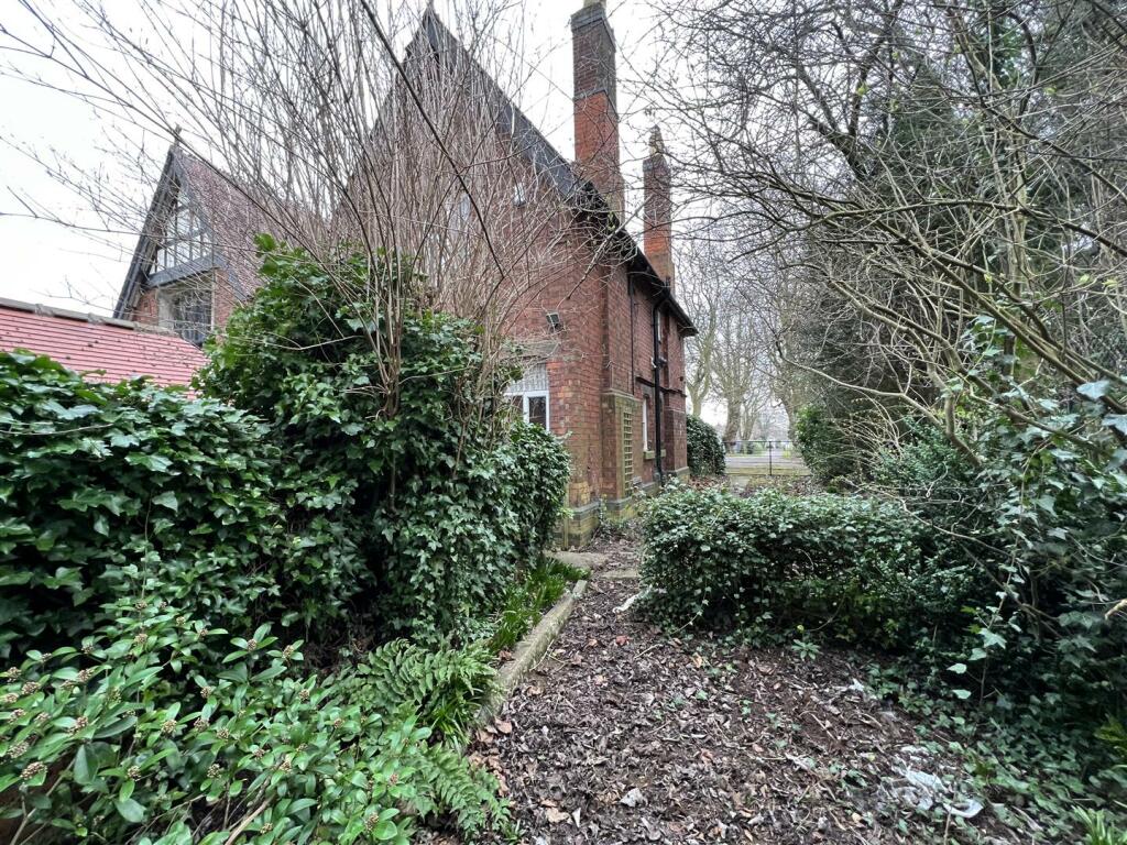 A historic abandoned home in Derby, dating back to 1900, offers unique charm with a hidden chapel. However, potential buyers should be wary of spooky neighbors—the property backs onto a former cemetery. Listed for £300,000, it requires renovation and adheres to strict leasehold rules.