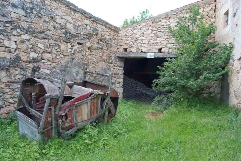 Historic ghost village near Madrid, Spain, dating back to the 15th century, offered for £154,000. Unique investment opportunity awaits.