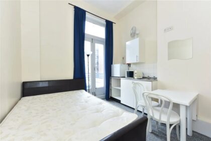 Experience London living in this £1,750 studio in desirable West Kensington, Zone 2. But beware, there's a catch - no toilet! Enjoy showering, cooking, and sleeping in one room, plus a balcony and bills included. Perfect for those seeking central location living.