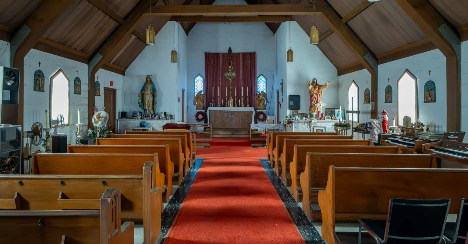 Urban explorer discovers abandoned chapel with cremated remains left behind. Footage reveals untouched interior, including display of ashes and set-up for service.