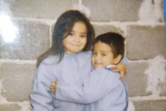 Man seeks internet's help to find mystery girl he shared his first kiss with 25 years ago. Lucas Mariano posts nursery photos on TikTok, hoping to reconnect with "Macarena" from Córdoba, Spain. The post goes viral with 835K views. Netizens rally to help reunite the childhood sweethearts.