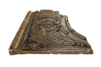 Own a piece of Titanic history! Timber life raft from iconic film scenes starring Leonardo DiCaprio & Kate Winslet up for £31,000. Plus, authentic props & memorabilia available at auction.