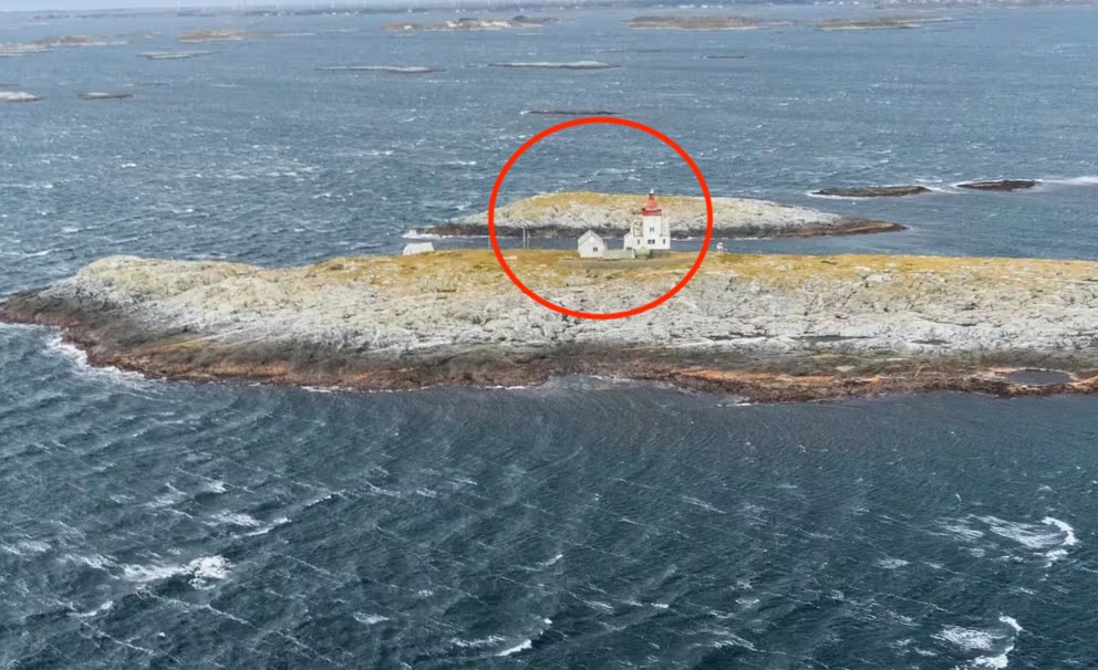 170-character meta description: Skalmen, a remote Norwegian islet with a historic lighthouse, sells for £89,000 after a bidding war, with plans for restoration by its new owners.
