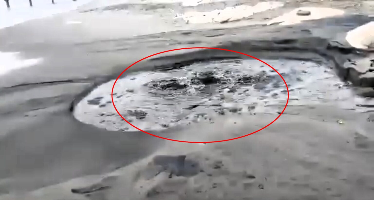 Witnesses at El Puerto Beach, Chancay, Peru, were shocked as boiling stagnant water split the sand, bubbling up and spitting out. Speculation surrounds the cause, with locals noting an old pipe discovery nearby.