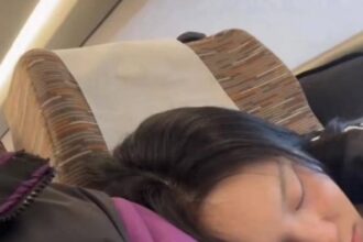 A man's kind gesture on a high-speed train journey from Shanghai to Chengdu in China sparked a heartwarming story.