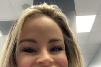 Mum-of-four shares harrowing ordeal as teeth shatter during pregnancies, leading to dentures. Samantha Cox raises awareness, breaking denture stigma.