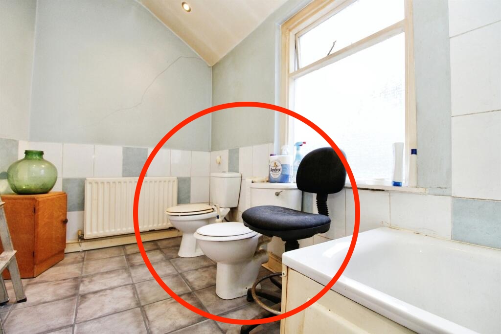 A quirky home in Splott, Wales, hits the market with an unusual bathroom featuring side-by-side toilets, sparking humor and disbelief among Reddit users.