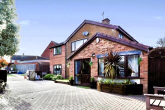 A six-bedroom house with a built-in bar, fish tank, and dart board is up for grabs for just £350,000 in Worksop, Nottinghamshire. Perfect for parties or family living, it also boasts off-road parking and proximity to local amenities.