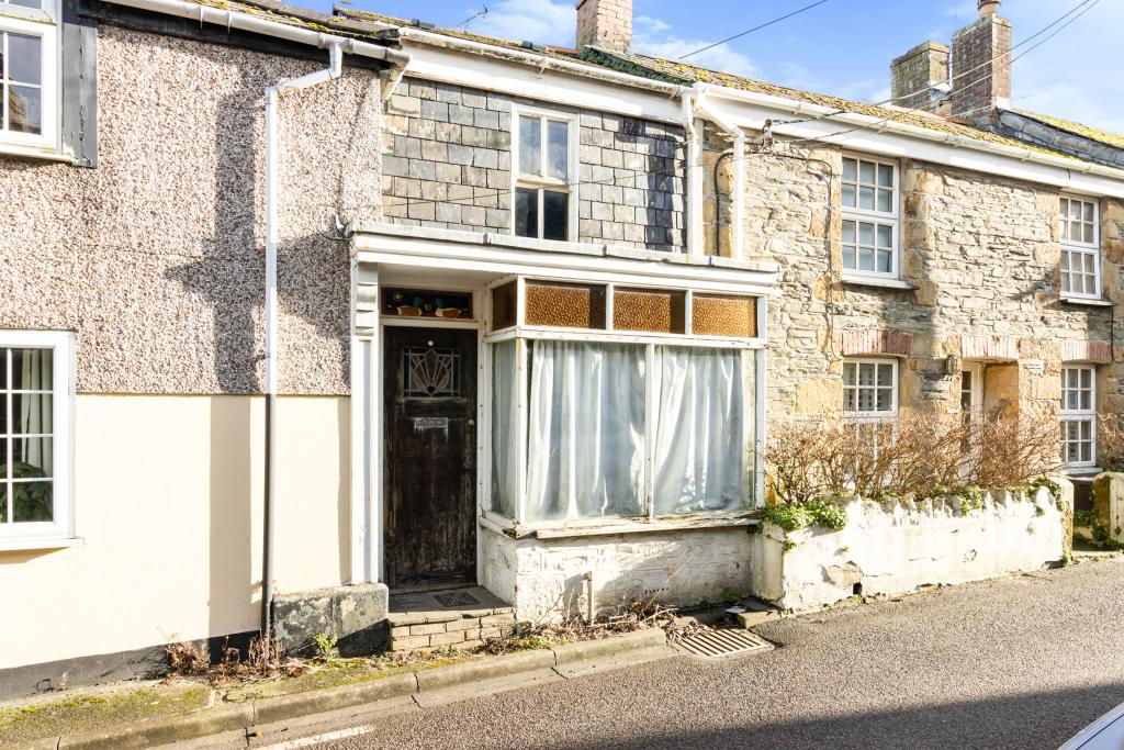 Newquay cottage, priced at £135,000, stirs online buzz with its quirky features like a Tardis-like blue shower and vintage wooden box toilet. Perfect for Doctor Who fans or those seeking characterful homes. Ideal for first-time buyers, needs refurbishment. Listed by What's The Jam.