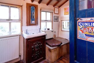 Newquay cottage, priced at £135,000, stirs online buzz with its quirky features like a Tardis-like blue shower and vintage wooden box toilet. Perfect for Doctor Who fans or those seeking characterful homes. Ideal for first-time buyers, needs refurbishment. Listed by What's The Jam.