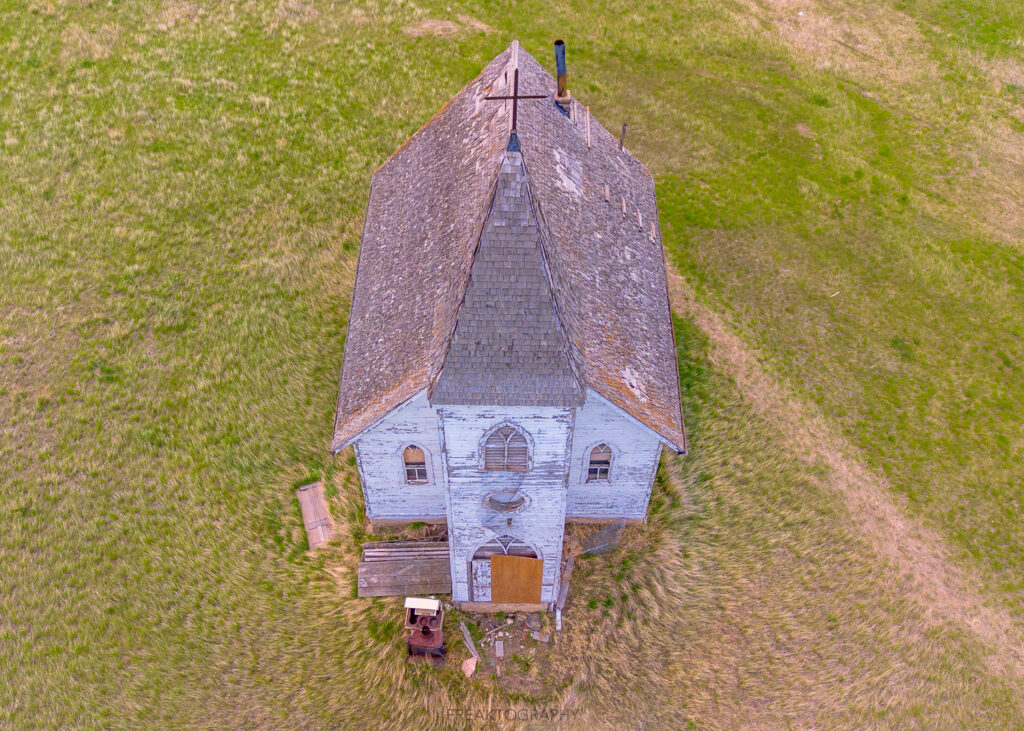 Discover the eerie remnants of Kayville, a ghost town in Saskatchewan, Canada, through the lens of urban explorer 'Freaktography' on YouTube.