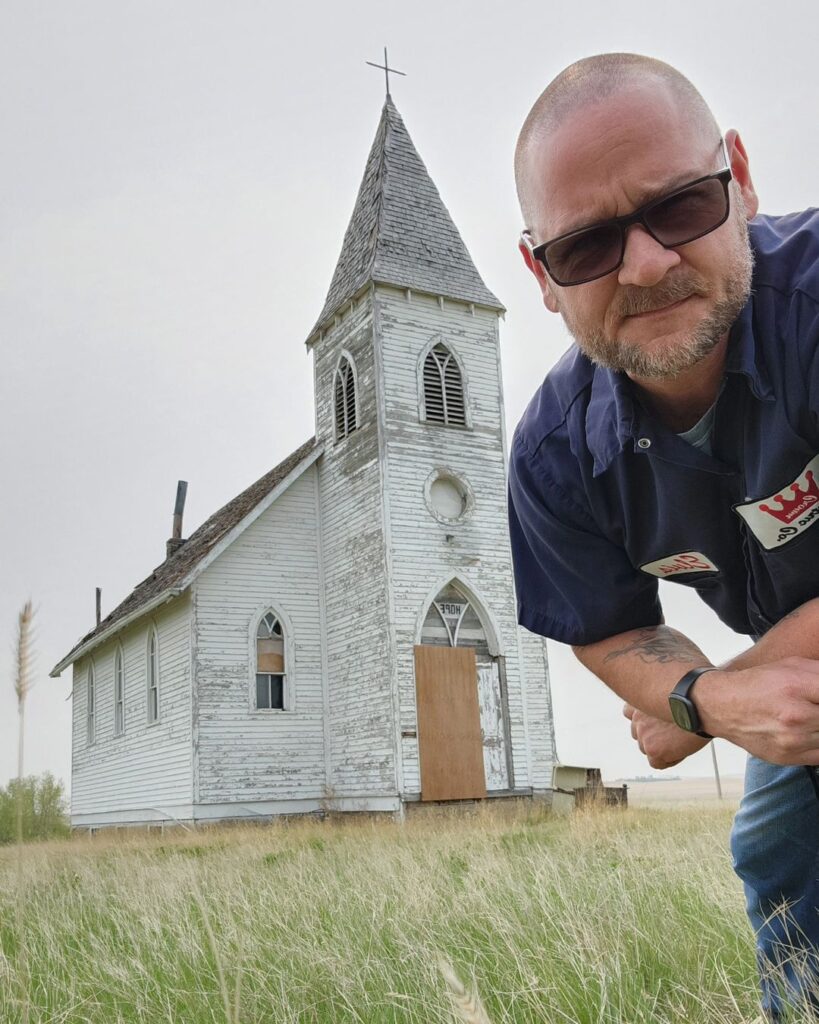 Discover the eerie remnants of Kayville, a ghost town in Saskatchewan, Canada, through the lens of urban explorer 'Freaktography' on YouTube.