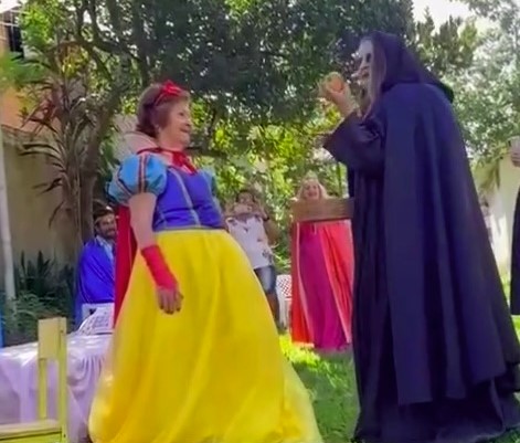 Celebrate an 88th birthday with a magical Snow White-themed party, featuring sons as dwarves, an Evil Queen, and a charming Prince.