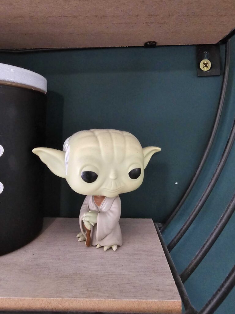 Finance Buzz seeks Star Wars newcomers to binge-watch the saga, offering £800 plus streaming costs for feedback on the iconic franchise.