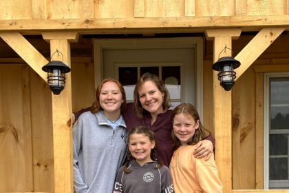 Ashley, a single mum of four, left her 9-to-5 job to live off-grid in upstate New York. Embracing nature, she built a homestead and grows her own food while homeschooling her kids.