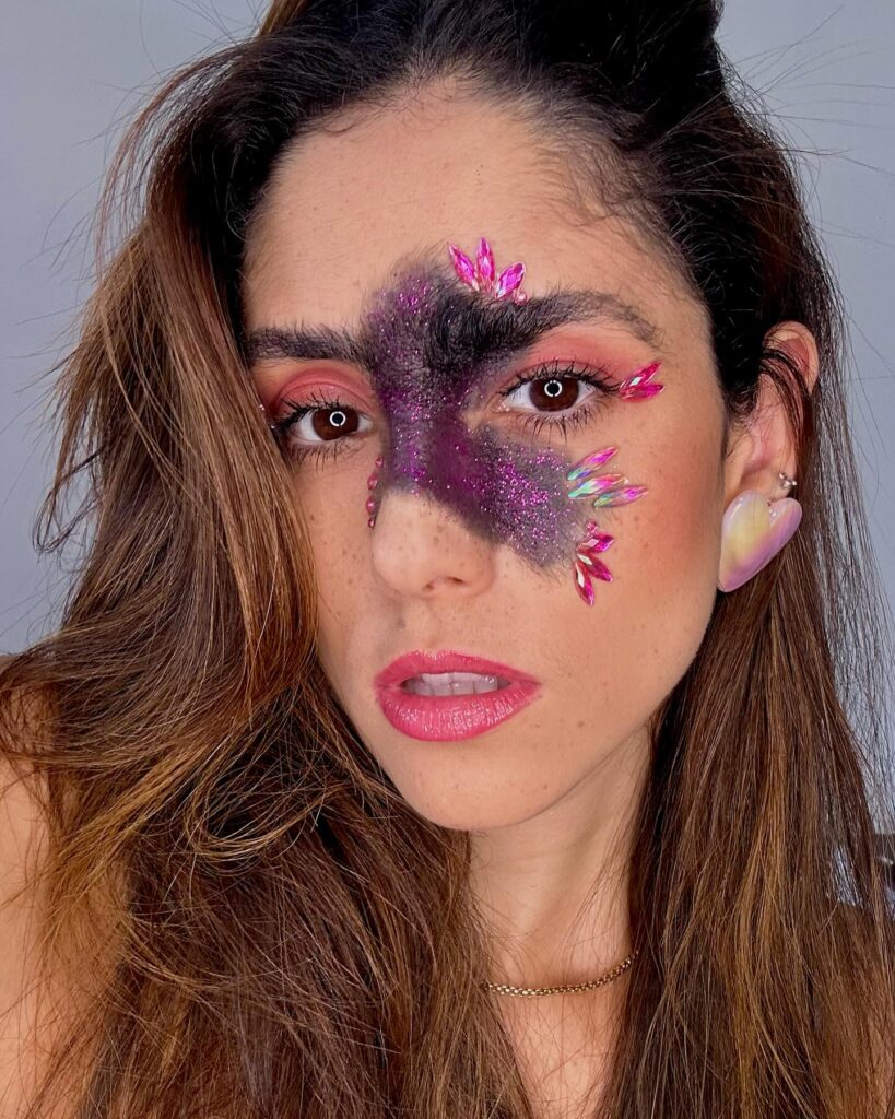 A model and influencer embraces her large facial mole, finding beauty in her uniqueness and using her platform to promote acceptance and representation in fashion.