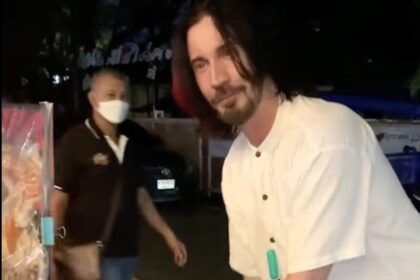 A German chef in Thailand goes viral on TikTok for his uncanny resemblance to Keanu Reeves. Locals and social media users liken him to John Wick in his viral videos.