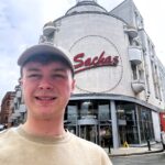 Despite 1,500 negative reviews, George Redfern's five-star review of Sachas Hotel Manchester surprises online viewers, sparking a mix of reactions.