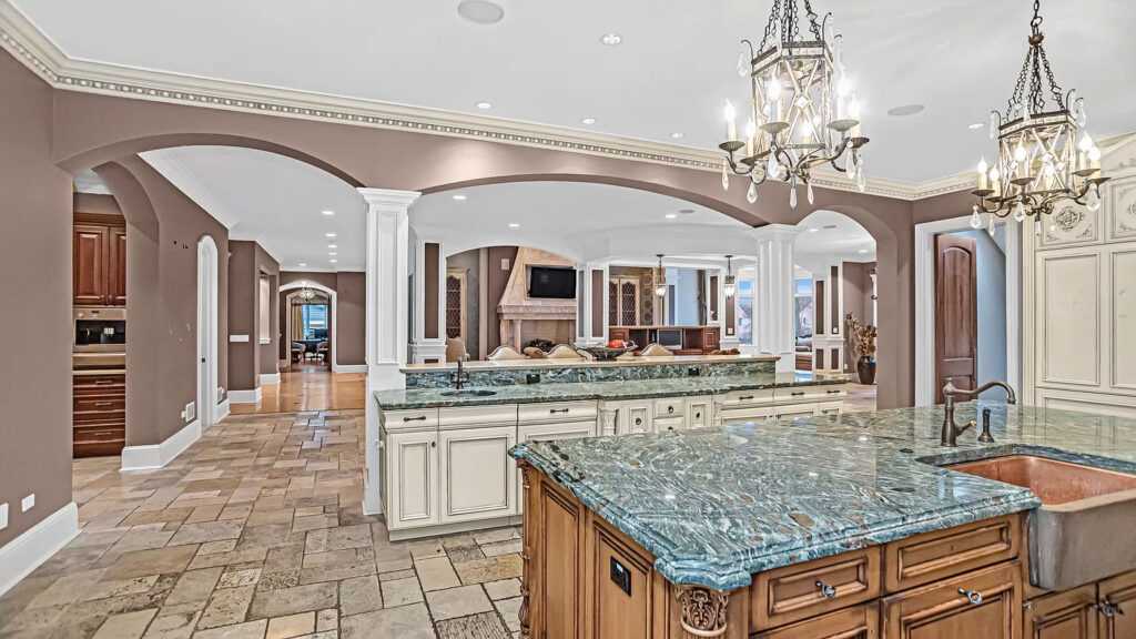 Looking for a lavish retreat? This £2.6m mansion in Northbrook, Illinois offers six bedrooms, eight bathrooms, and a surprising feature: a sprawling model train set in the basement. With over 20,890 sq ft of space, including a gym, sauna, and playroom, it's a dream home for train enthusiasts.