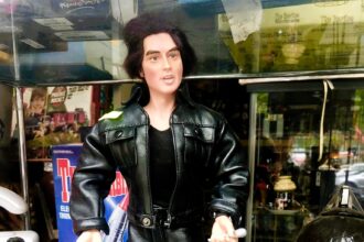 A charity shop's attempt to sell a life-size Elvis Presley doll falls flat as its lack of resemblance to the King of Rock 'n' Roll sparks ridicule and disbelief.